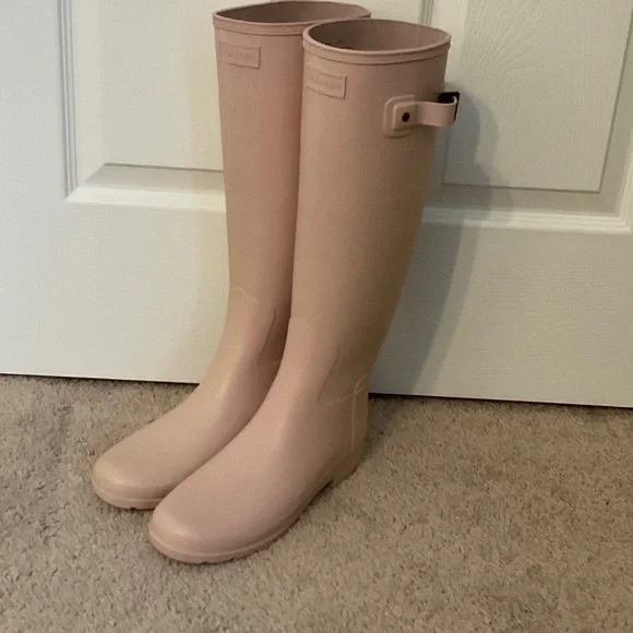 Hunter Women's Blush Rain Boots - Picture 4 of 5